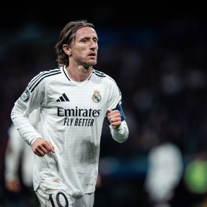 乐鱼电竞app-皇马旧将：自从克罗斯或莫德里奇离开后，皇马就缺少中场组织核心