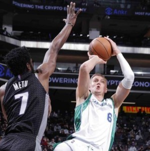 乐鱼电竞下载-波神越发稳定布伦森持续高光 独行侠腾飞只差077